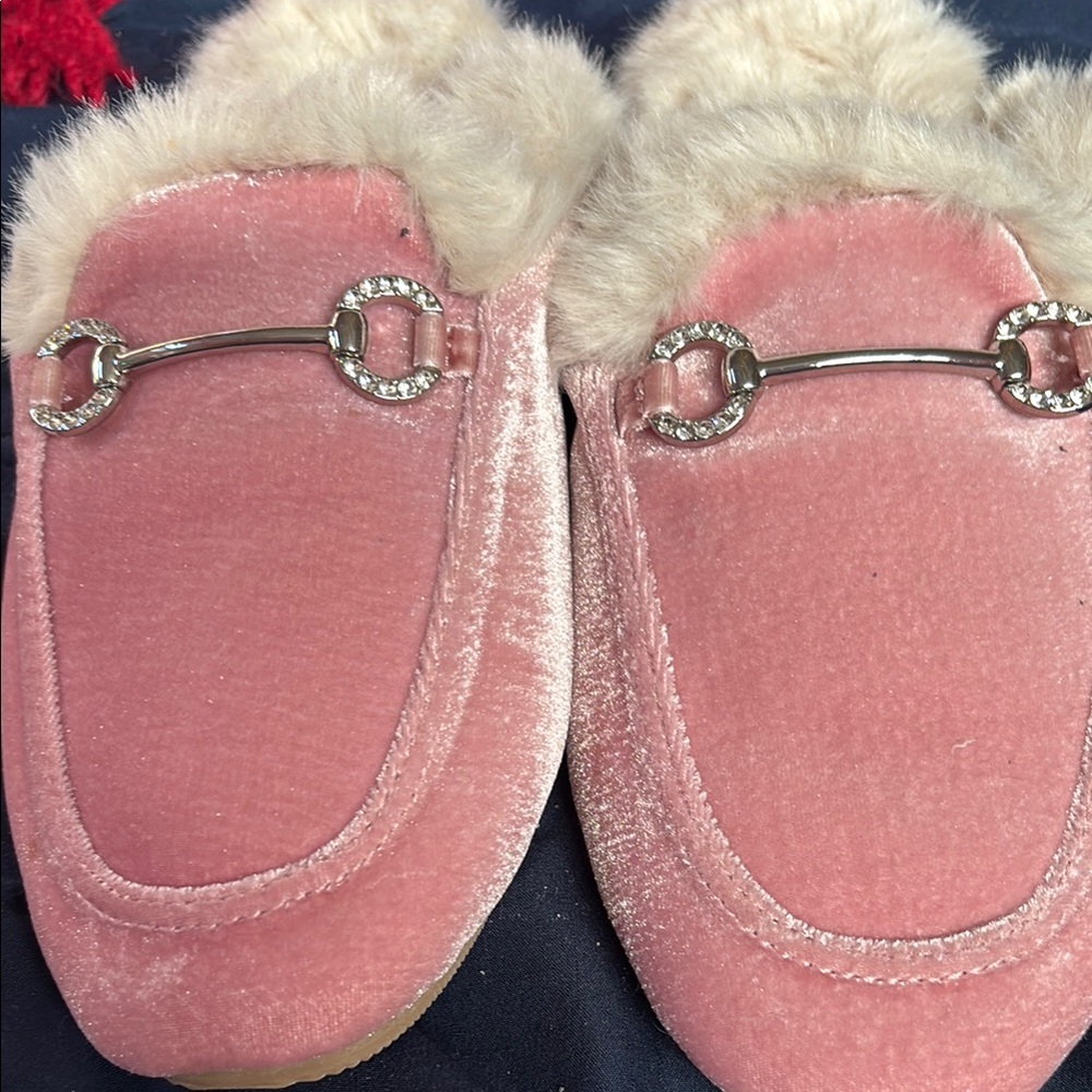 Cozy Pink Slippers with Fluffy Fur Lining